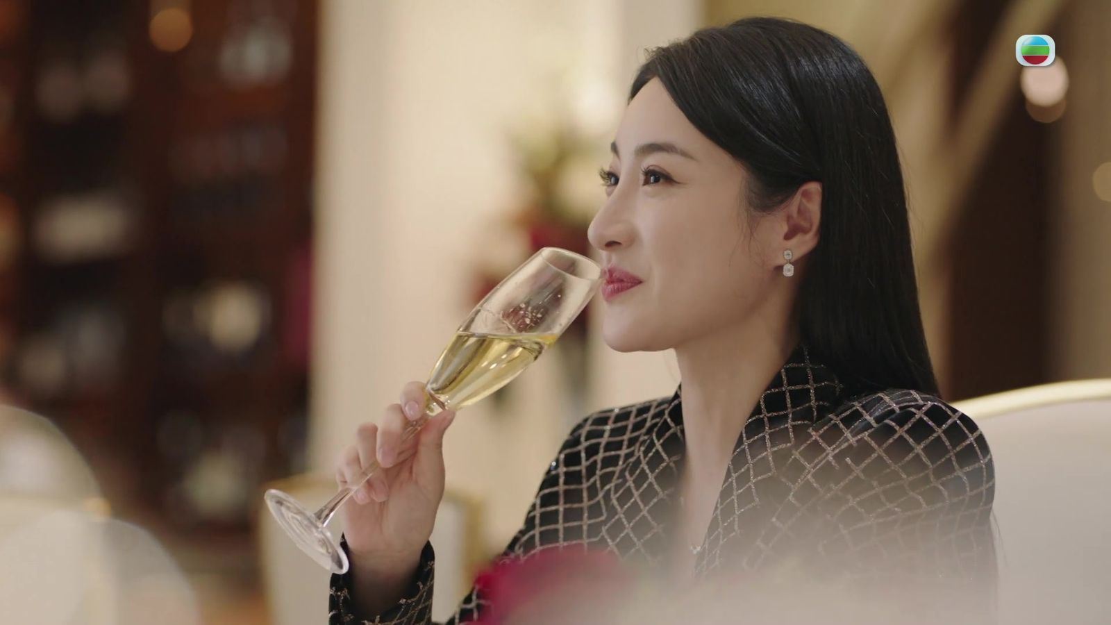 tvb《黑色月光》林夏薇一集换6套衣❗你最爱哪一套❓