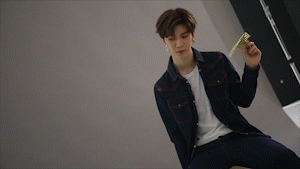 韩庚张艺兴范丞丞拍写真！三代练习生同框帅爆镜