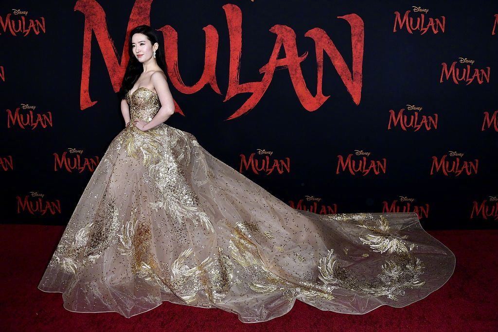 刘亦菲出席《花木兰》首映:我姥姥在武汉很好!身为一个巫裔很骄傲!