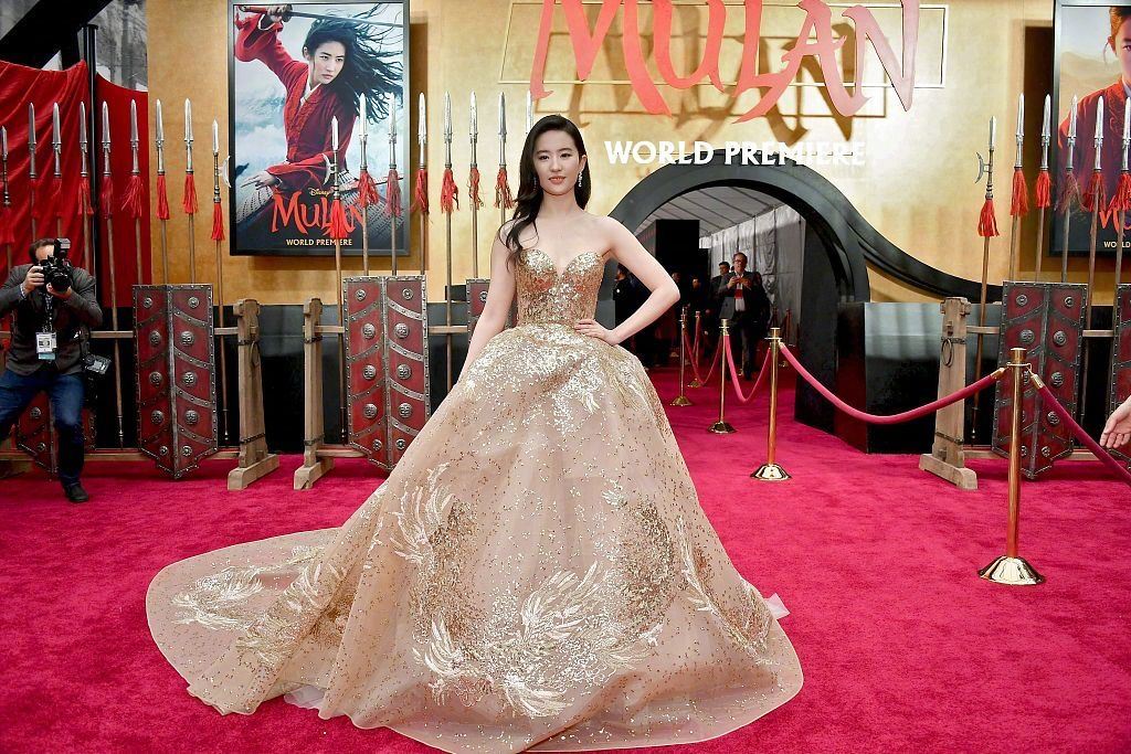 刘亦菲出席《花木兰》首映:我姥姥在武汉很好!身为一个巫裔很骄傲!