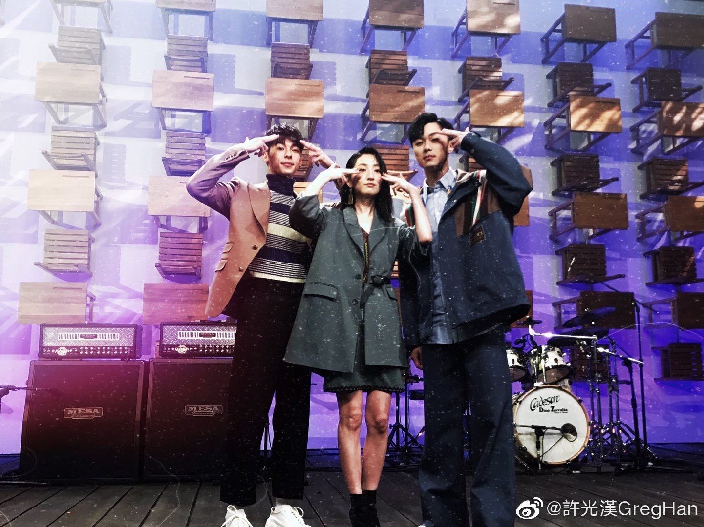 【想见你】线上音乐会，伍佰演唱《last dance》聚齐一众演员狂甩荧光棒！