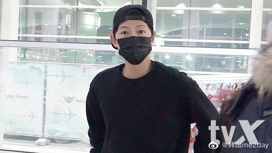 宋仲基从哥伦比亚回韩国，需要隔离14天！