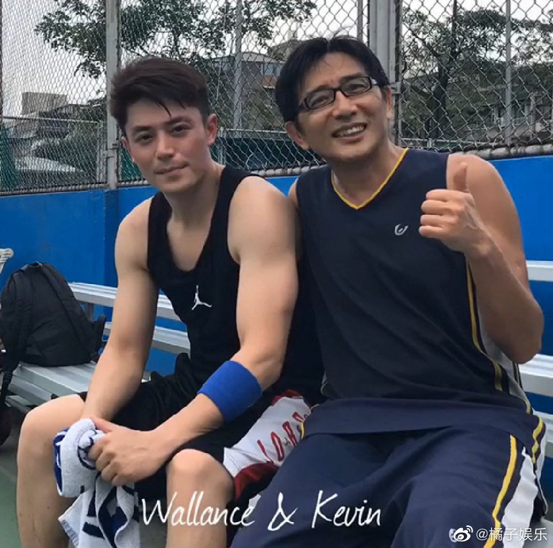 超帅！40岁霍建华与友人打篮球，浑身肌肉帅气十足！