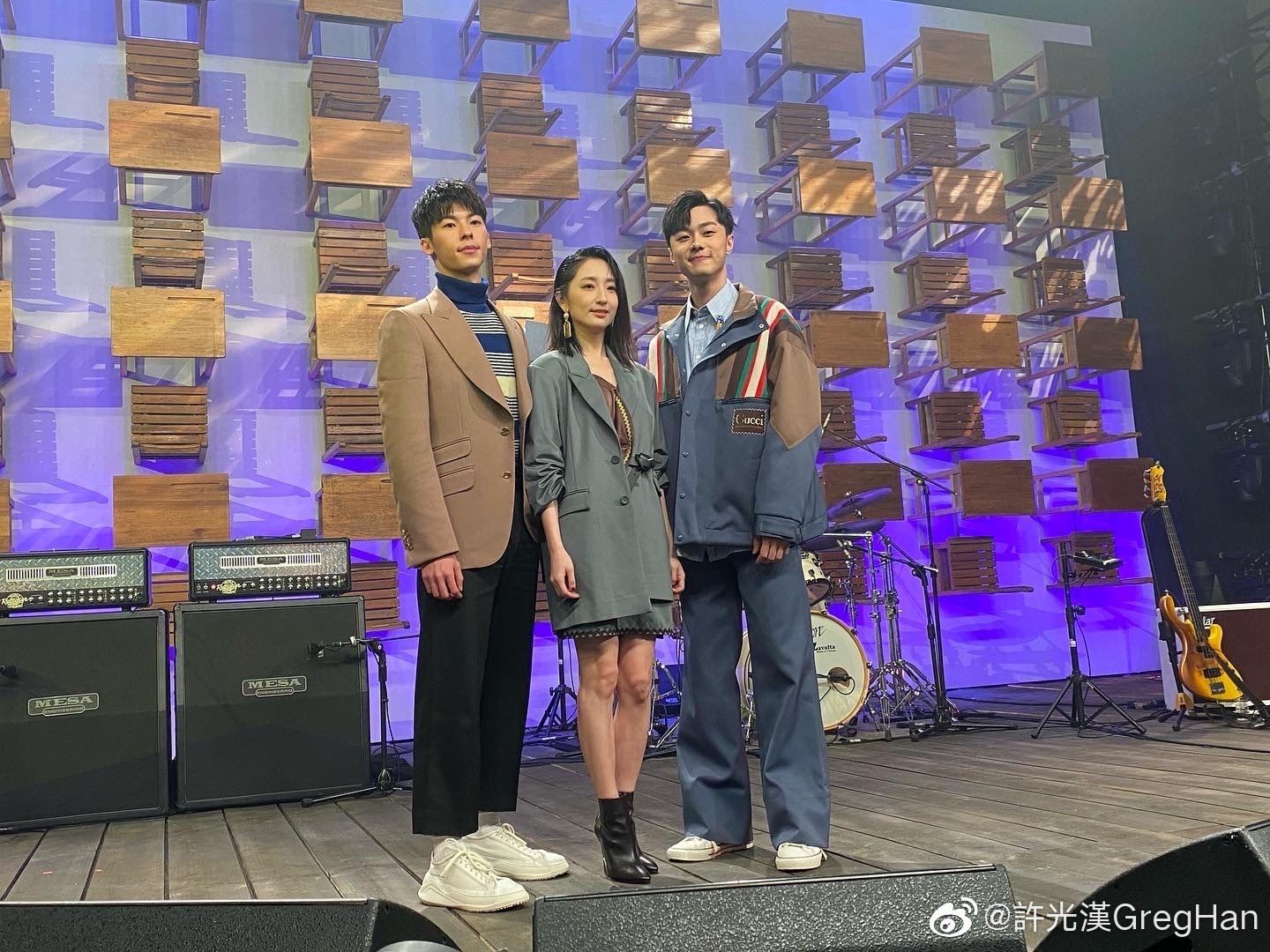 【想见你】线上音乐会，伍佰演唱《last dance》聚齐一众演员狂甩荧光棒！