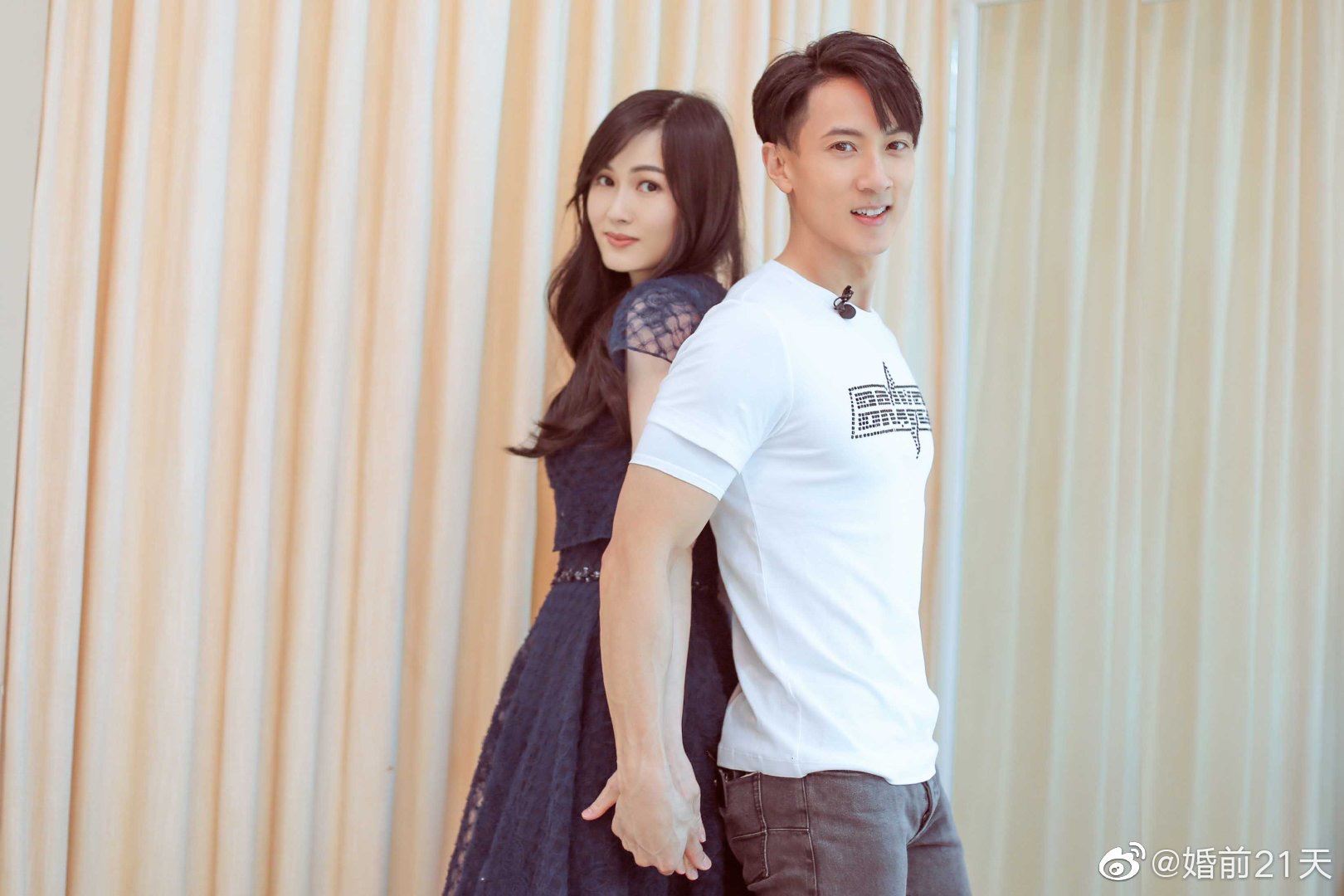 超恩爱！吴尊陪老婆一起试婚纱，还搞怪摆出兰花指！