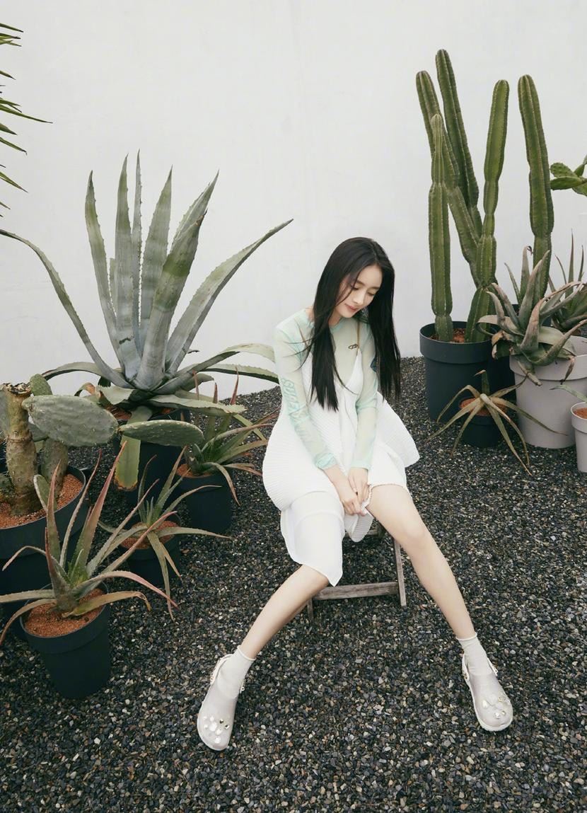 杨幂最新写真照曝光！超清新靓丽，就如仙女下凡的感觉！ 