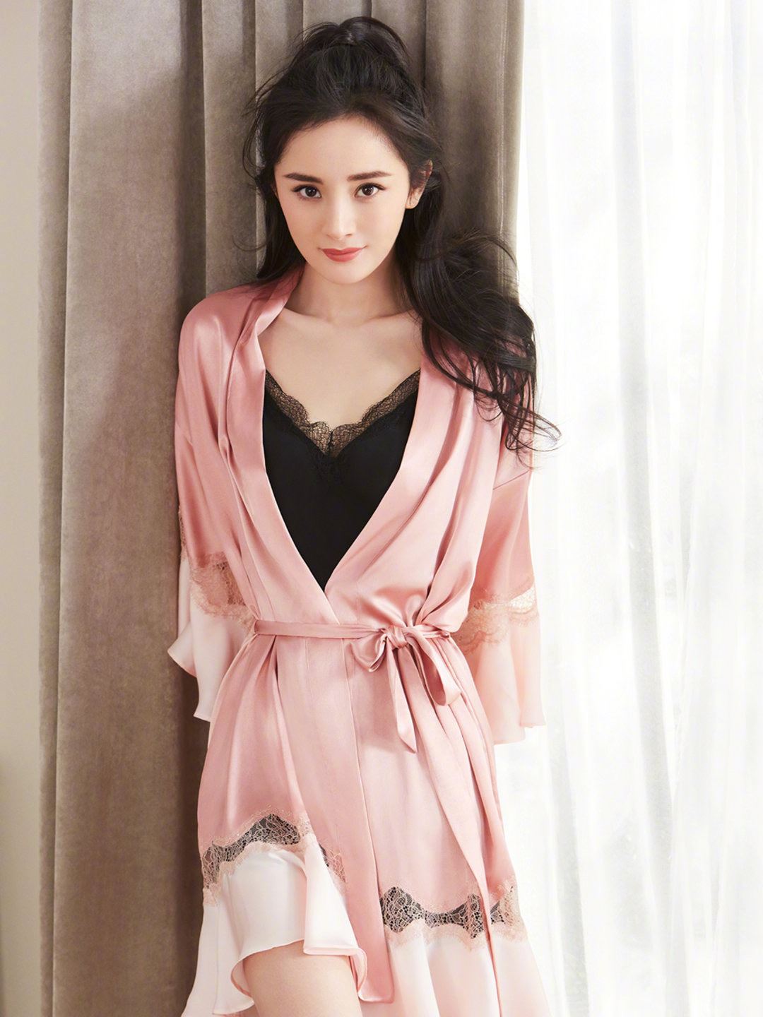 【多图】杨幂晒维秘宣传照，身穿睡衣散发无限魅力！