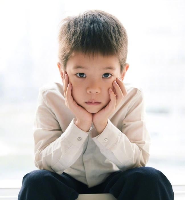 嗯哼寸头照好帅！清爽又可爱，网民：有霸道总裁 feel！