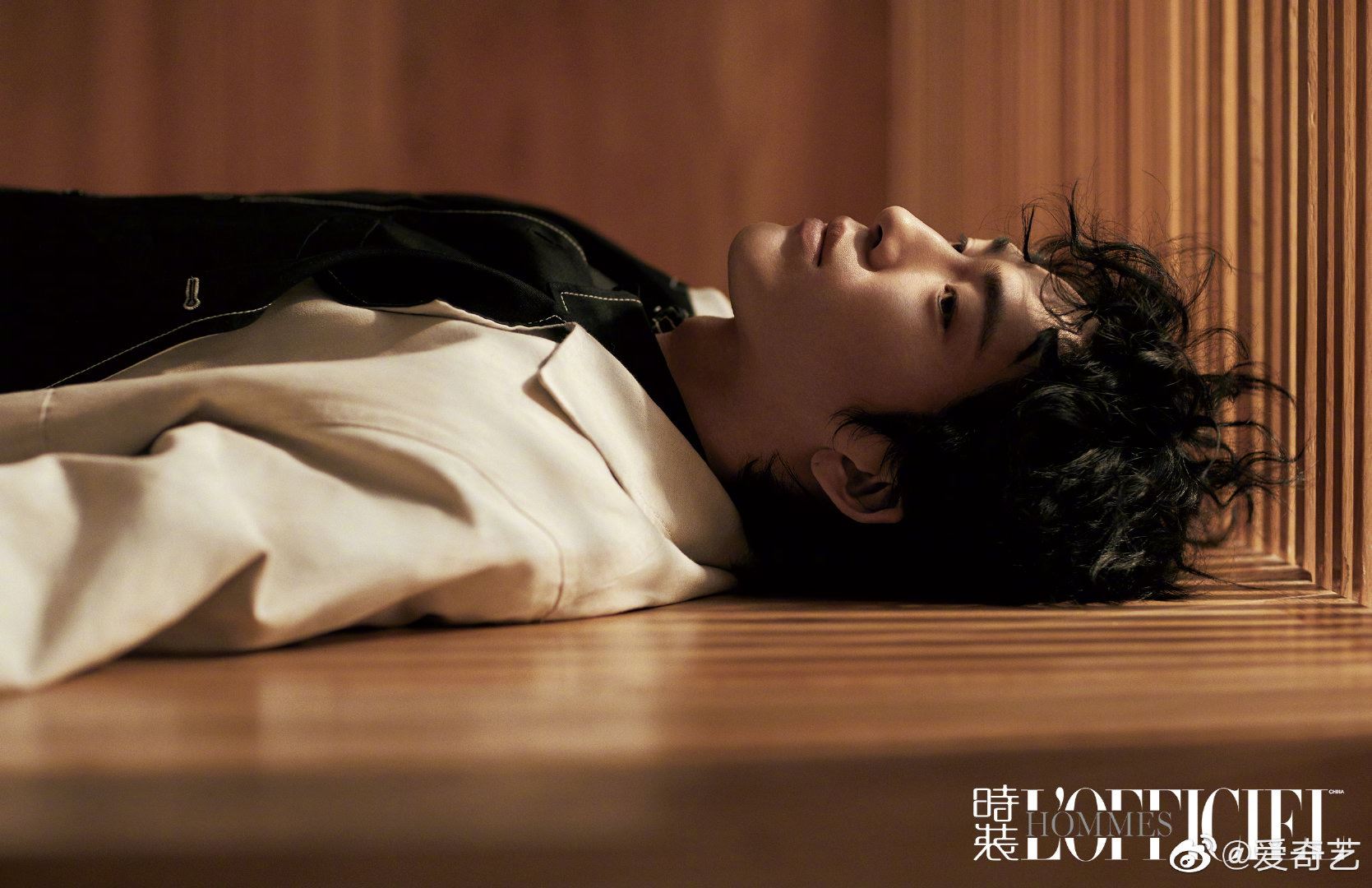 【多图】井柏然杂志大片曝光！一头羊毛穿着简单超帅！