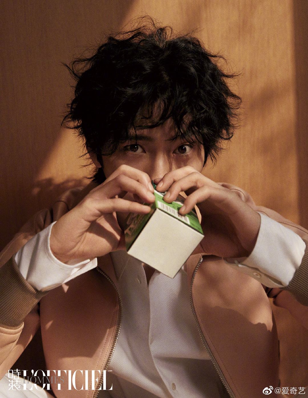 【多图】井柏然杂志大片曝光！一头羊毛穿着简单超帅！