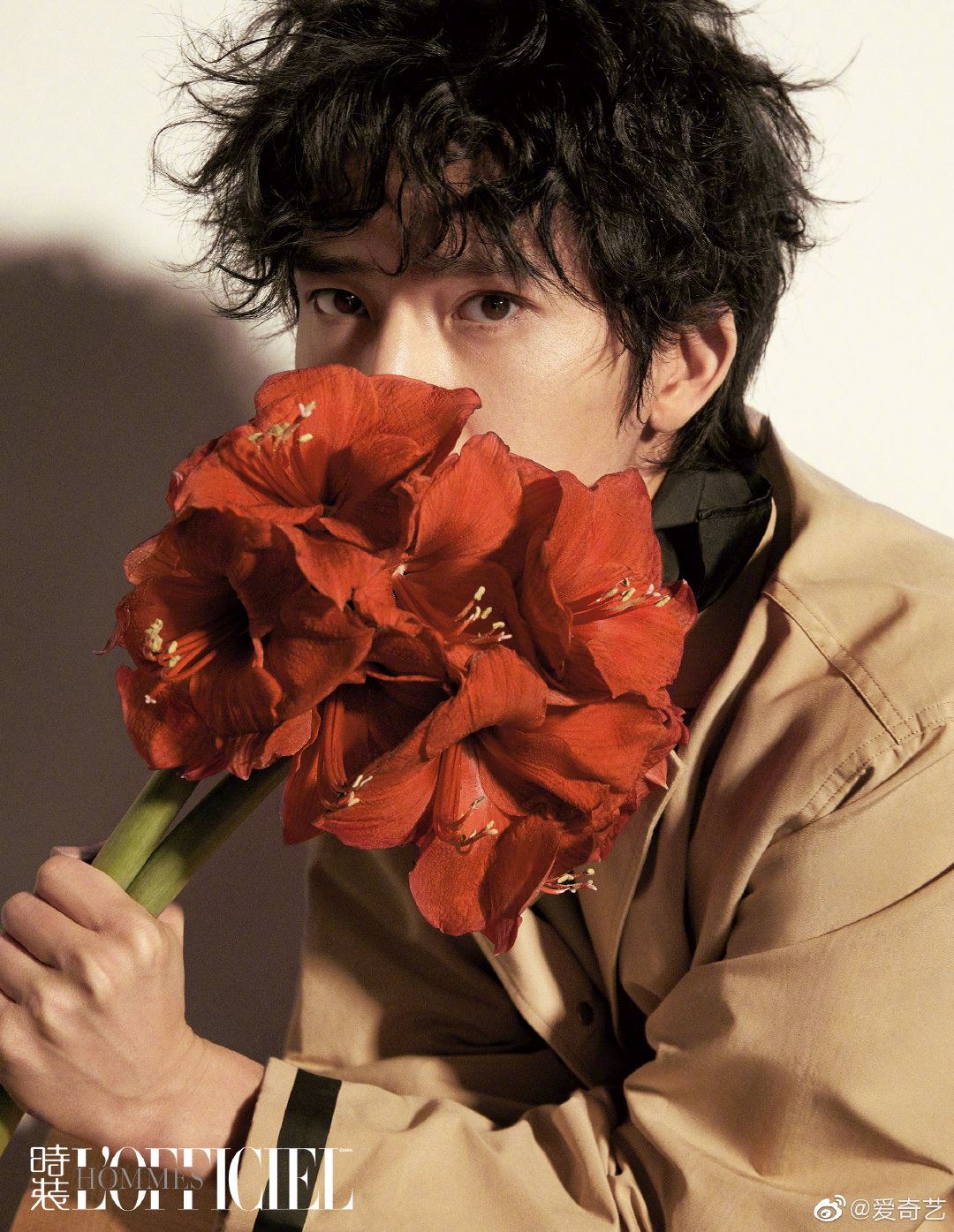 【多图】井柏然杂志大片曝光！一头羊毛穿着简单超帅！