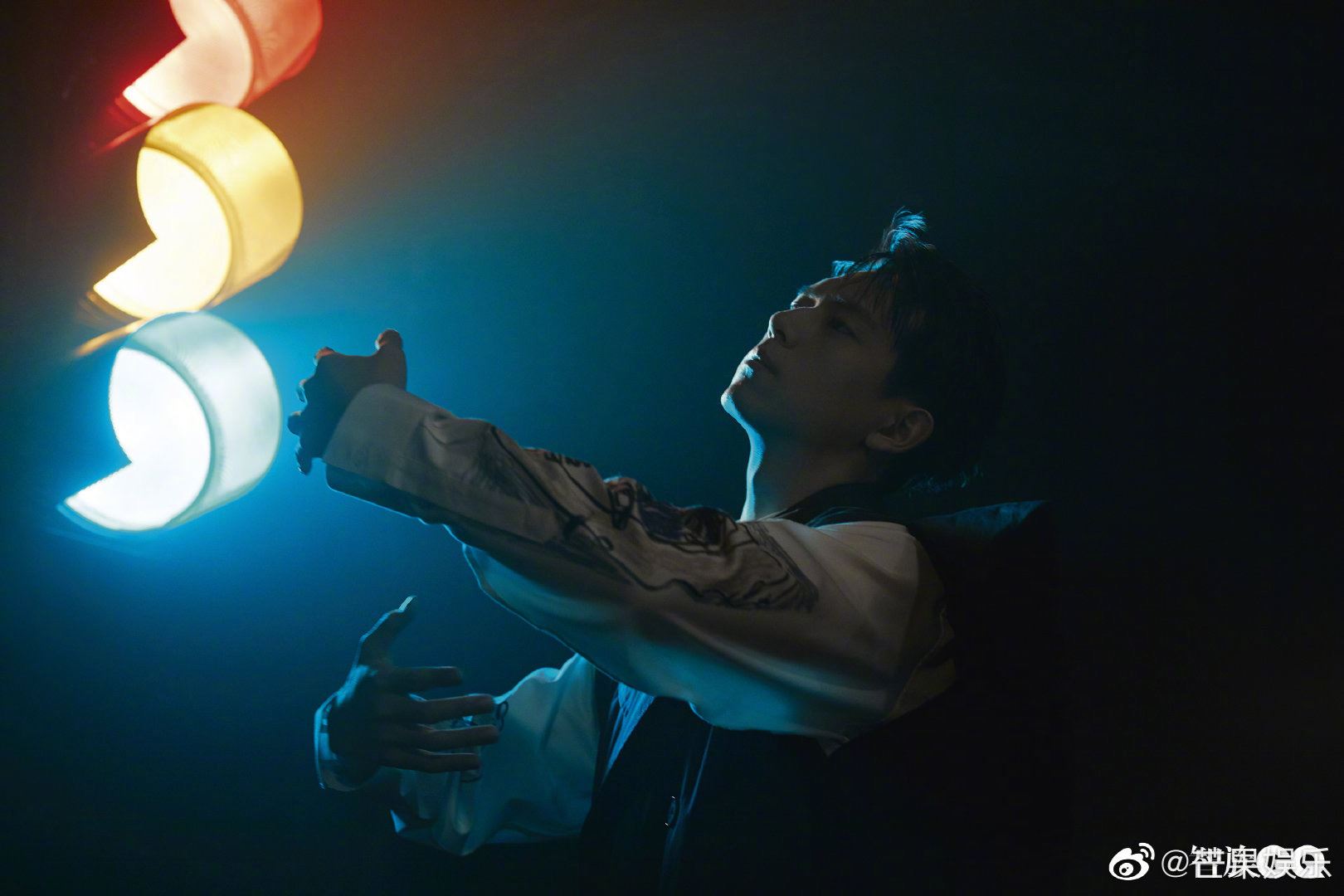 【多图】李现最新杂志大片曝光，演绎默剧展示演技！网民：超帅！