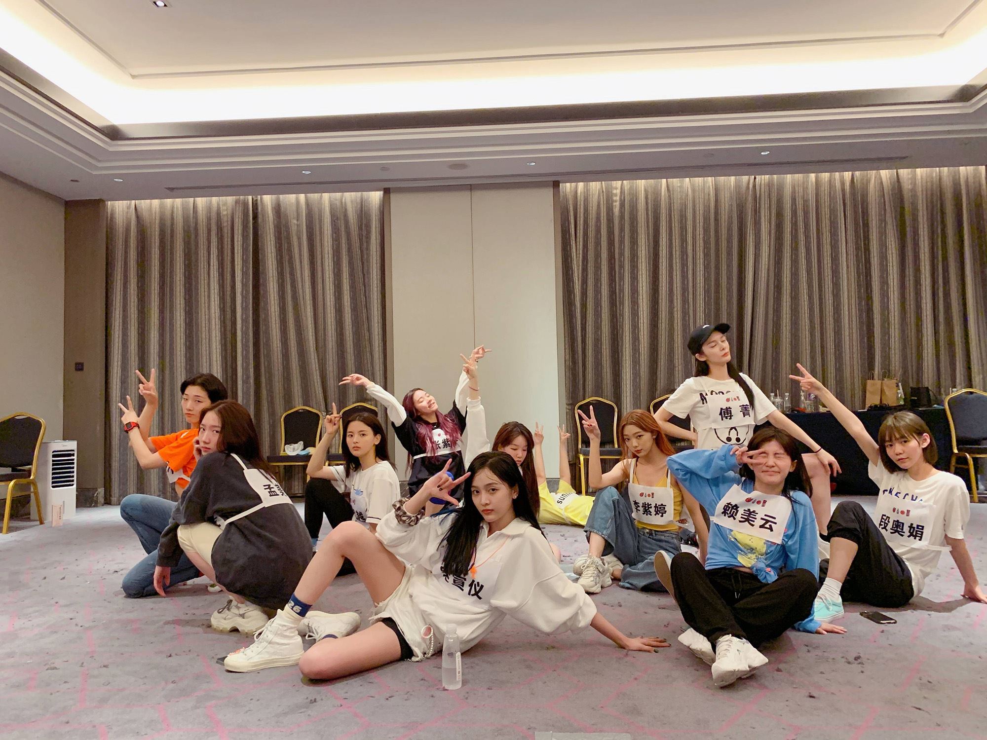 火箭少女101即将解散！吴宣仪晒合体排练照留恋，粉丝：不舍得！