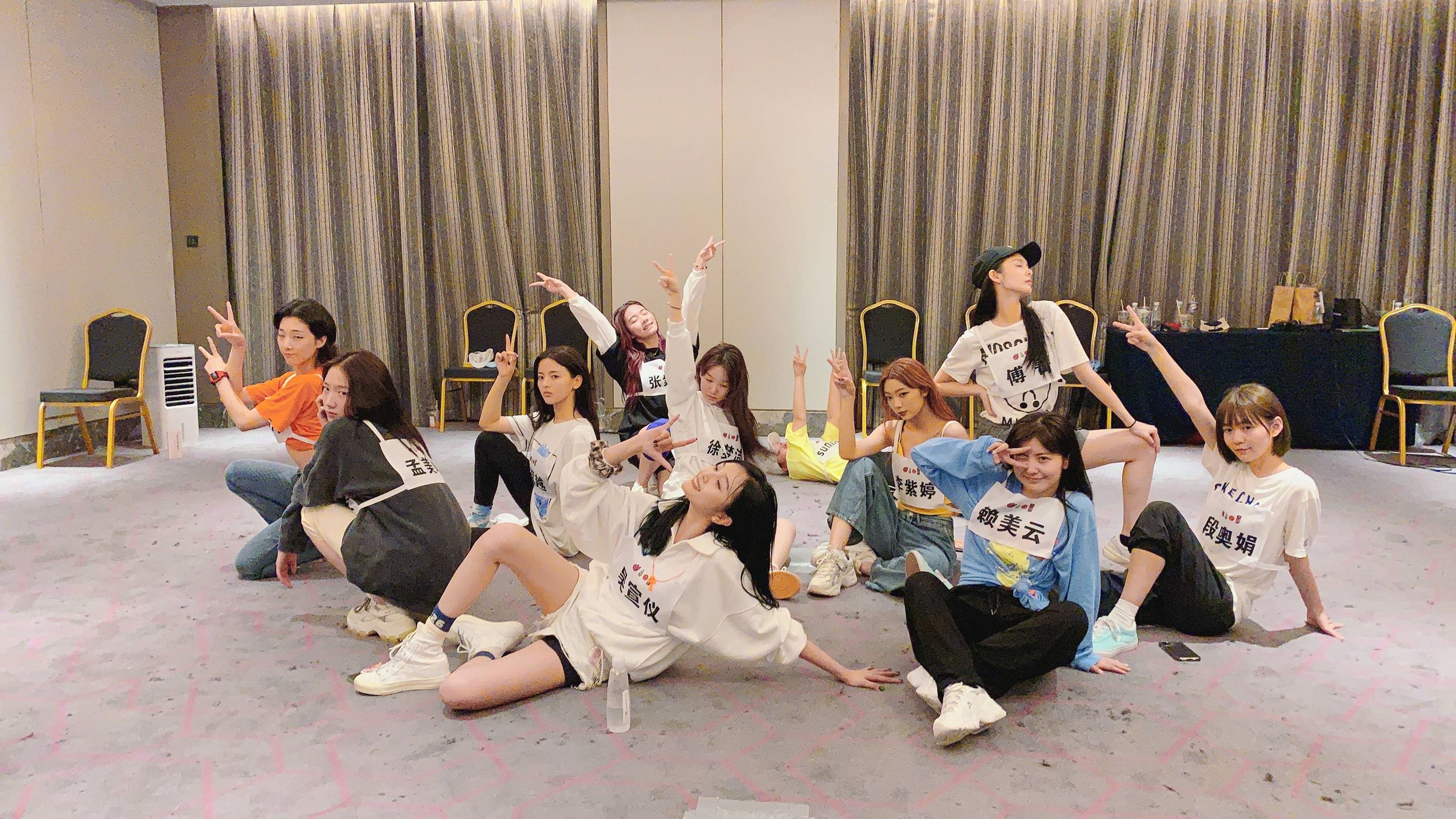 火箭少女101即将解散！吴宣仪晒合体排练照留恋，粉丝：不舍得！