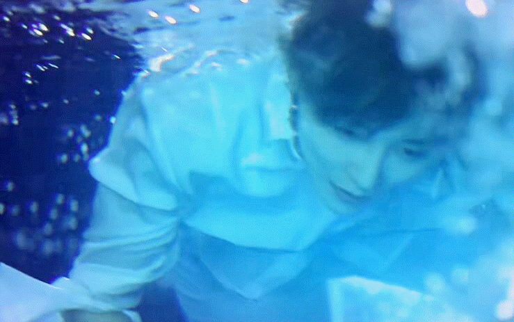 【影片】《青你2》奖励舞台训练生呈现「溯」，水下拍摄刘雨昕超帅的！