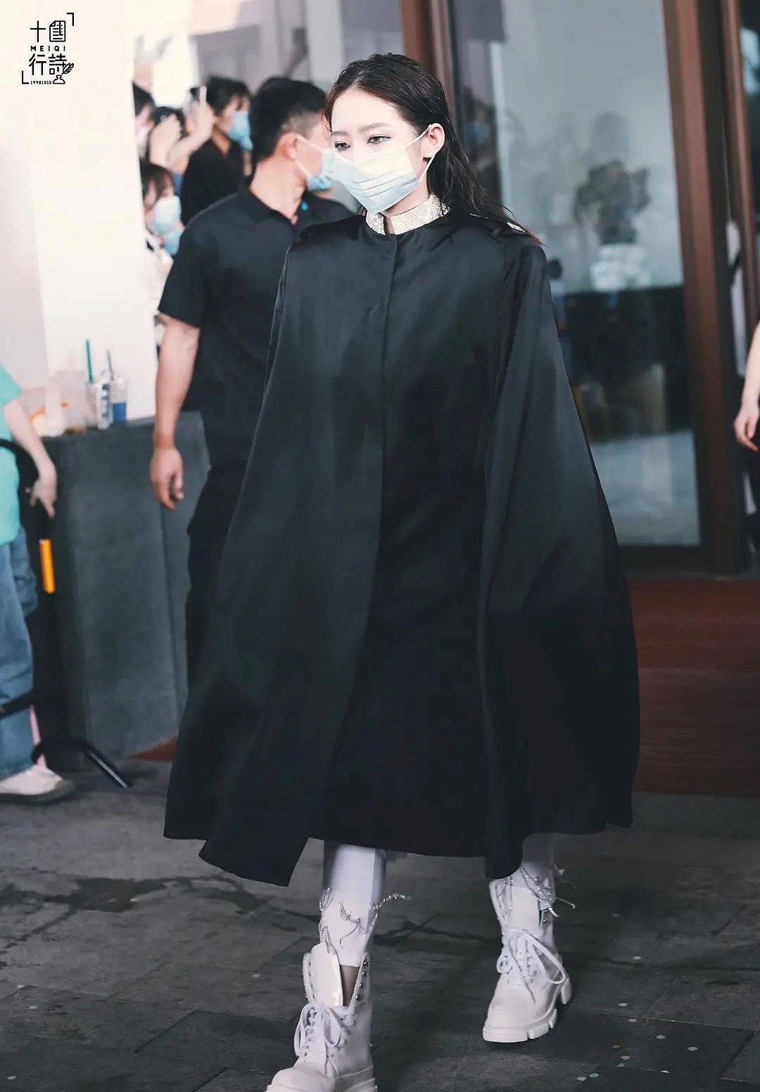 【多图】火箭少女101变身暗黑系女孩,挑战烟熏妆来个眼神杀!超好看!