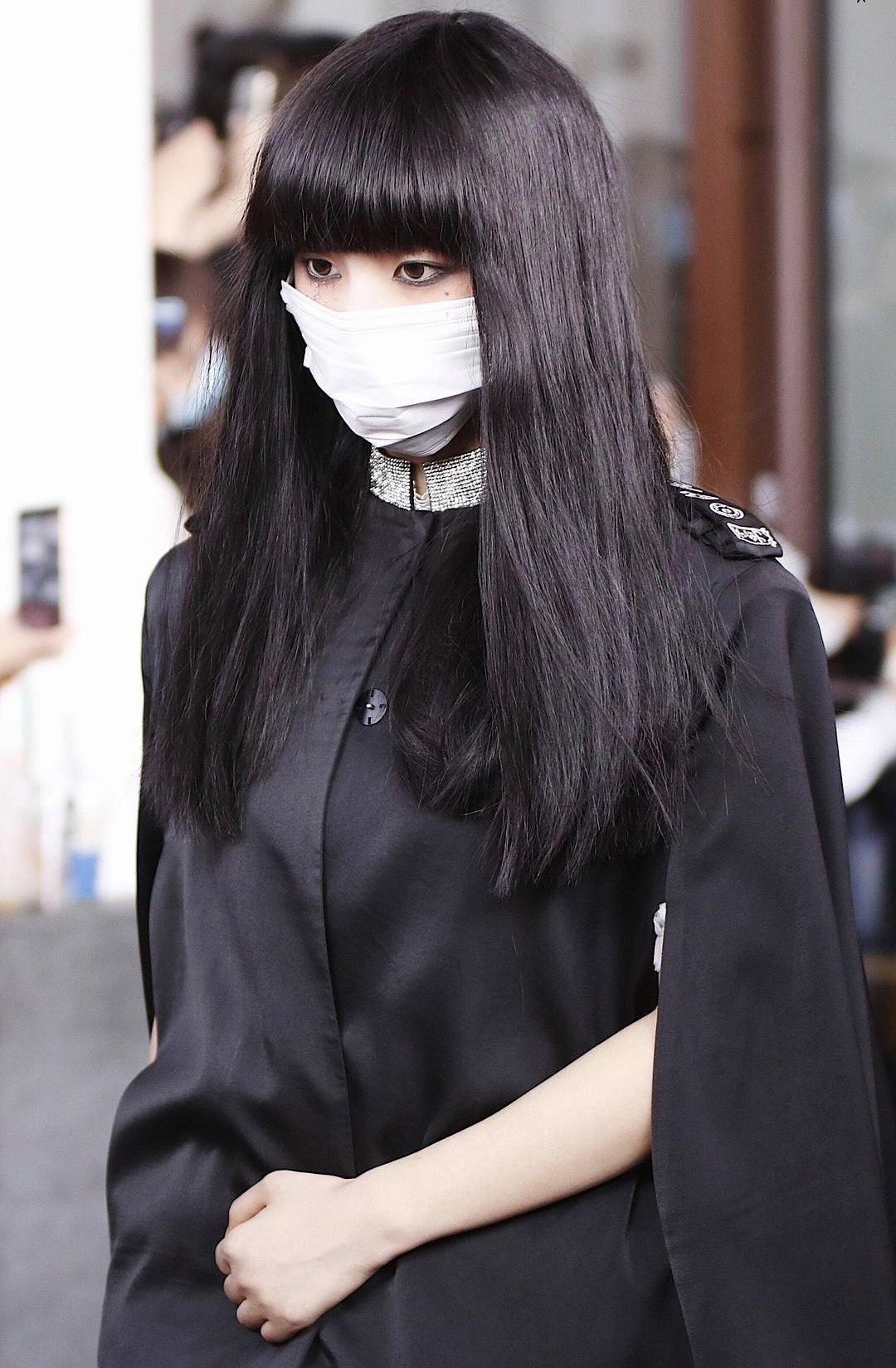 【多图】火箭少女101变身暗黑系女孩,挑战烟熏妆来个眼神杀!超好看!