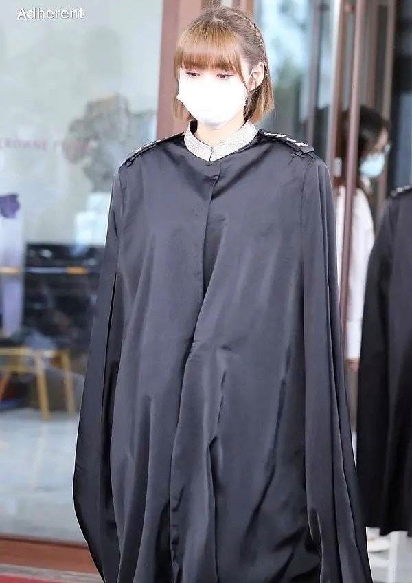 【多图】火箭少女101变身暗黑系女孩,挑战烟熏妆来个眼神杀!超好看!