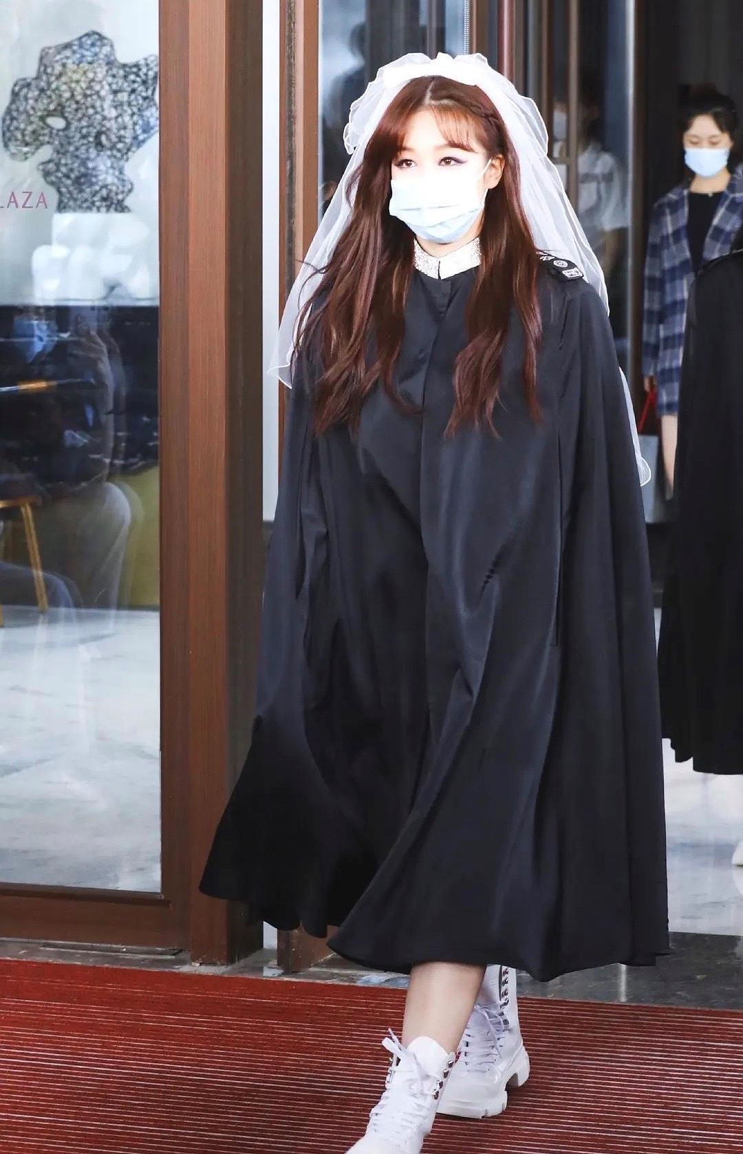 【多图】火箭少女101变身暗黑系女孩,挑战烟熏妆来个眼神杀!超好看!