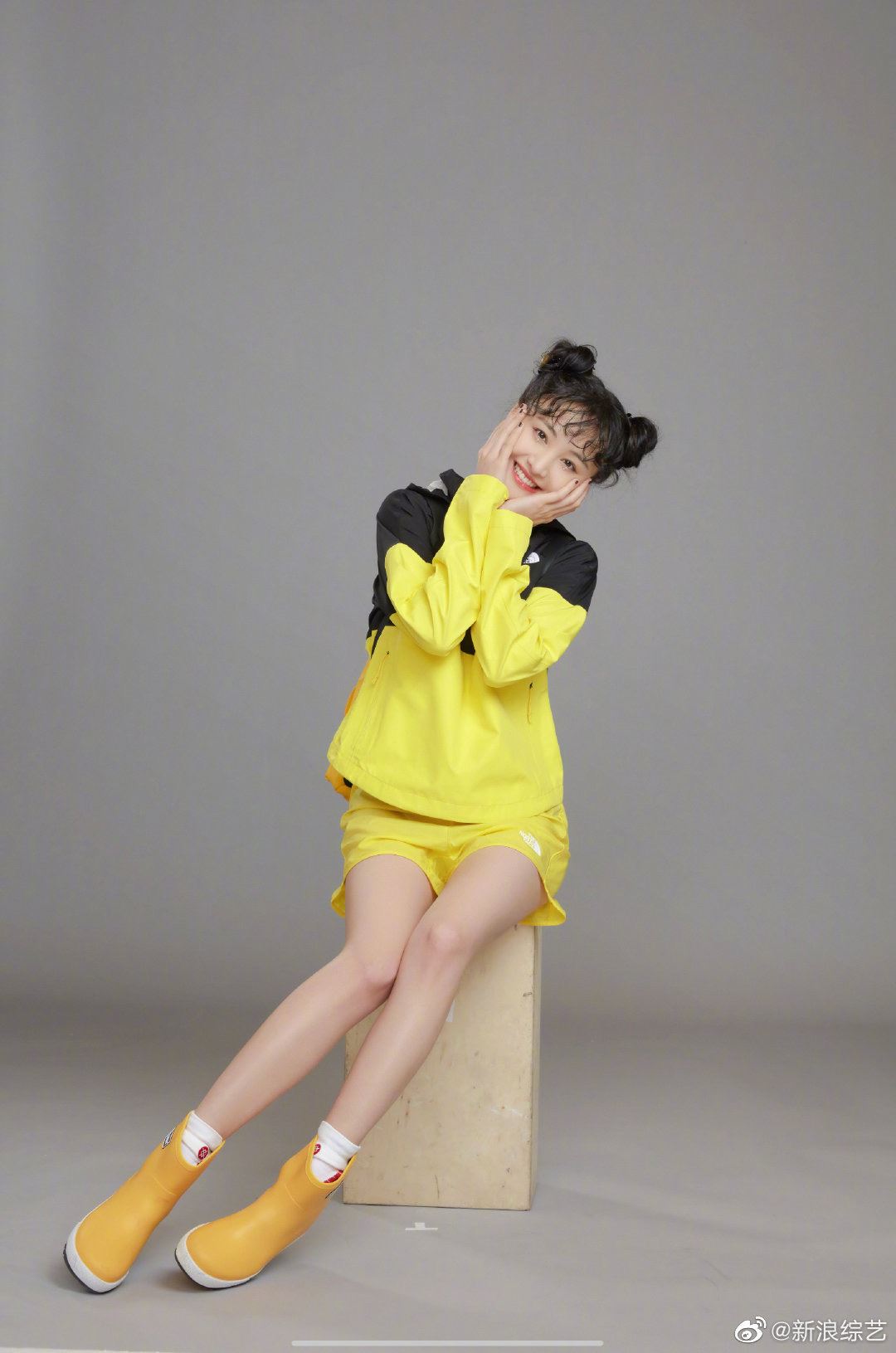 【多图】《奇妙小森林》郑爽海报图曝光！泡面刘海丸子头超元气！