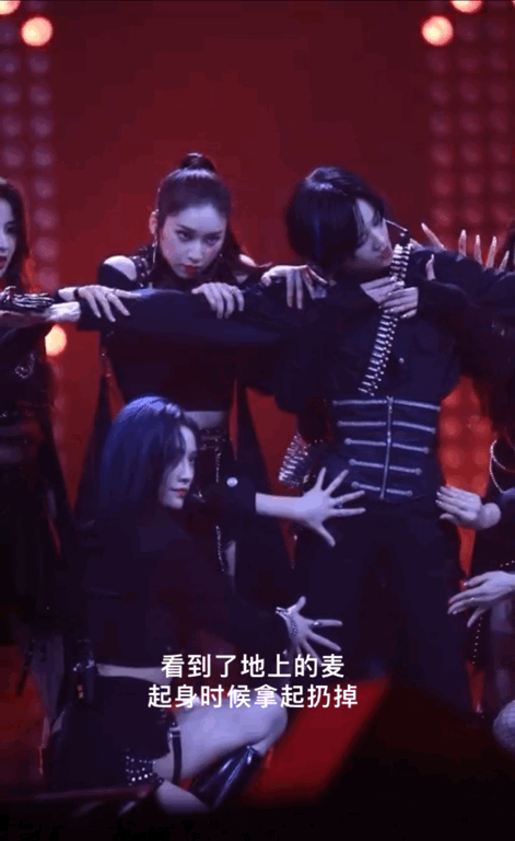 《青你2》训练生「猎」舞台发生事故,许佳琪处理方式太赞了!根本没人发现!