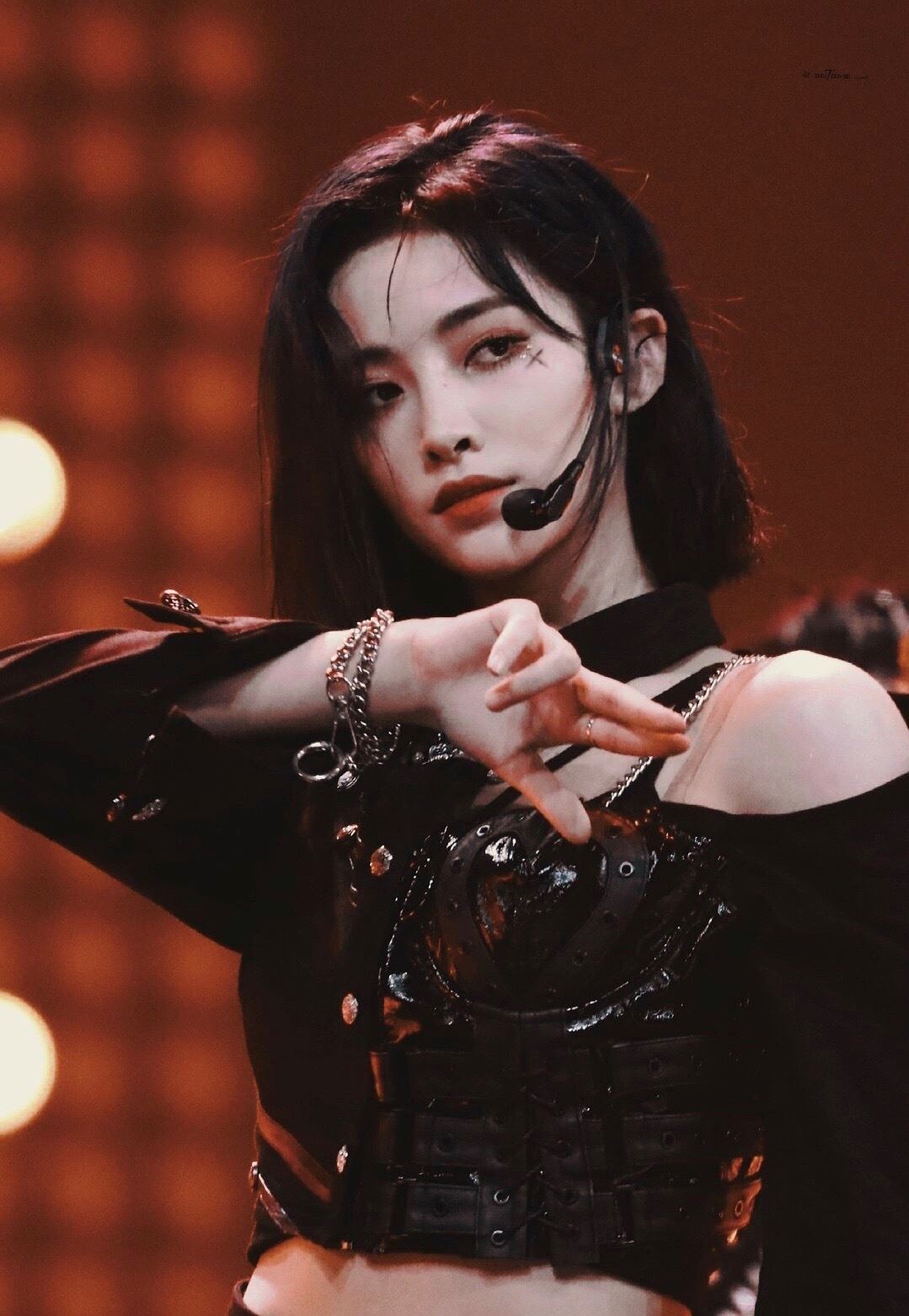 《青你2》训练生「猎」舞台发生事故,许佳琪处理方式太赞了!根本没人发现!