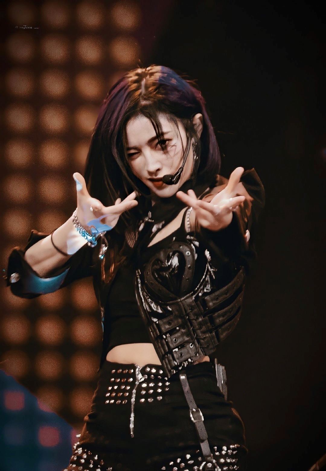 《青你2》训练生「猎」舞台发生事故,许佳琪处理方式太赞了!根本没人发现!