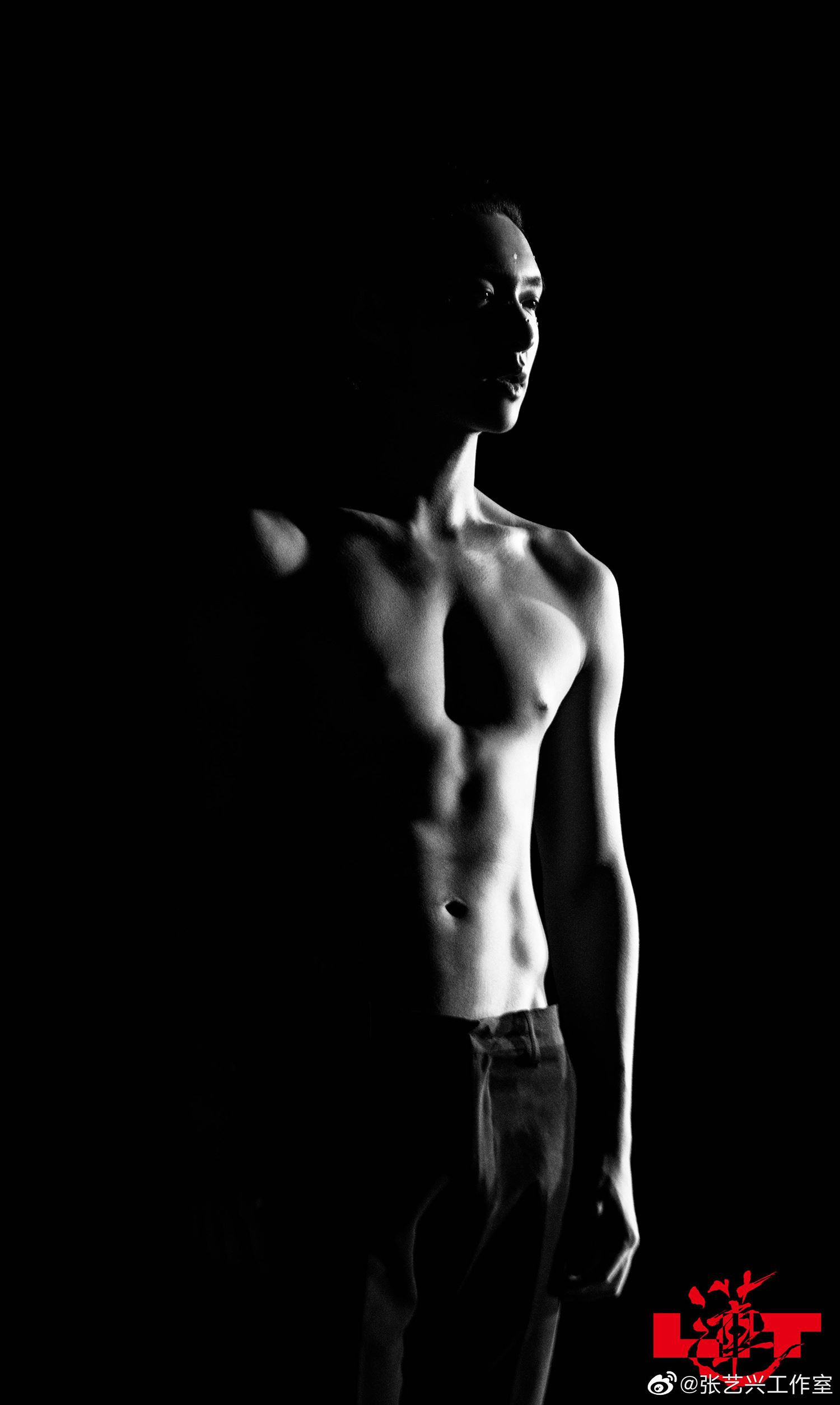 张艺兴新歌mv大秀精壮腹肌！为展现霸王豪气又苍凉的故事