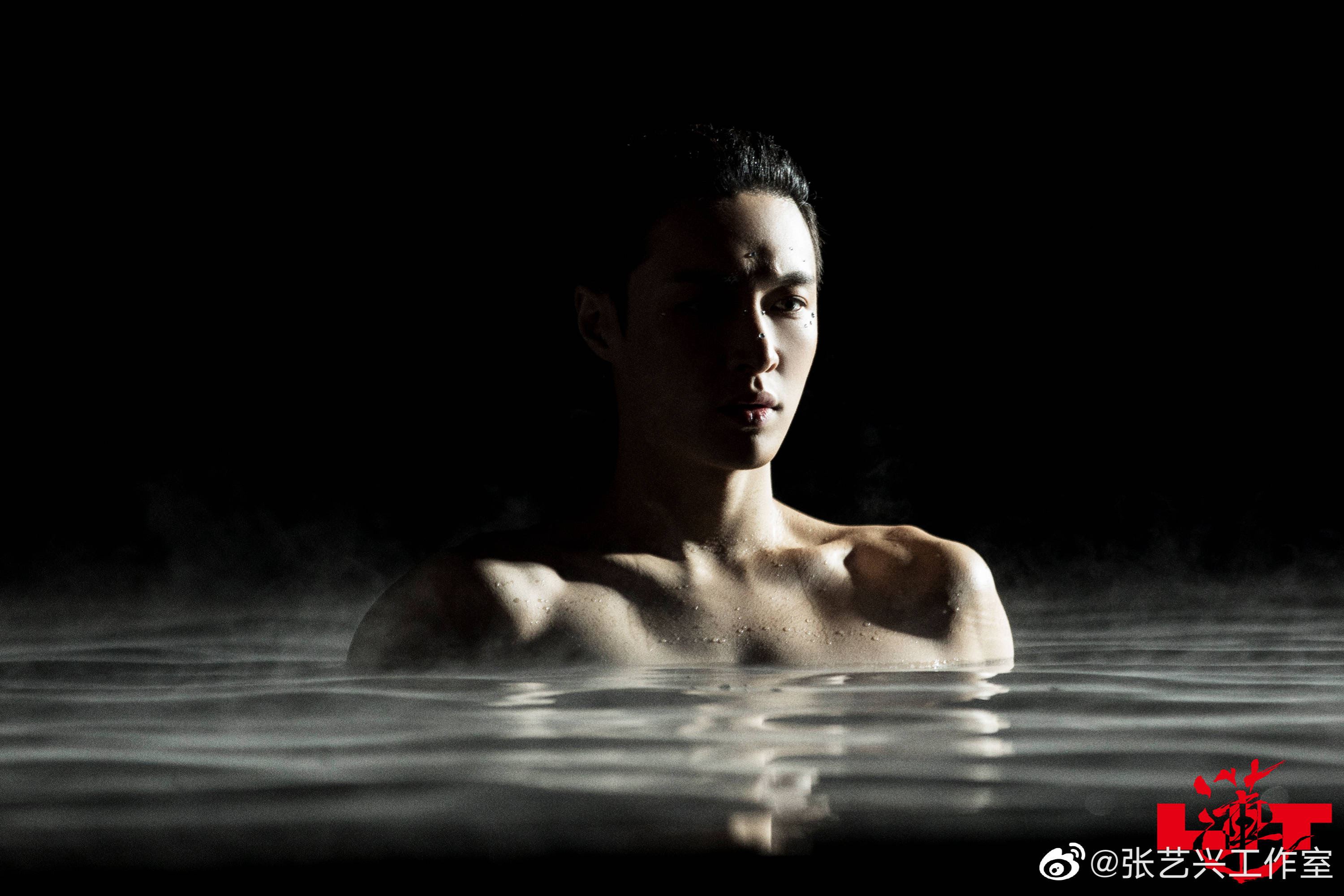 张艺兴新歌mv大秀精壮腹肌！为展现霸王豪气又苍凉的故事