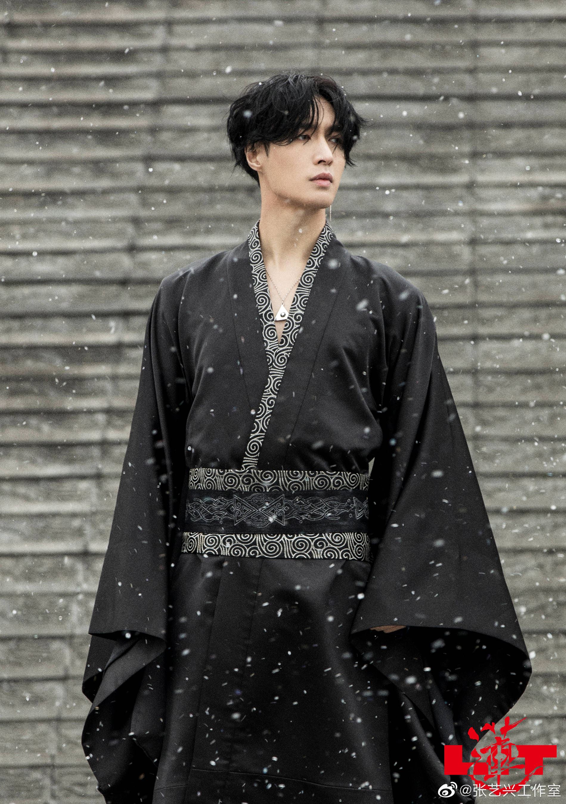 张艺兴新歌mv大秀精壮腹肌！为展现霸王豪气又苍凉的故事