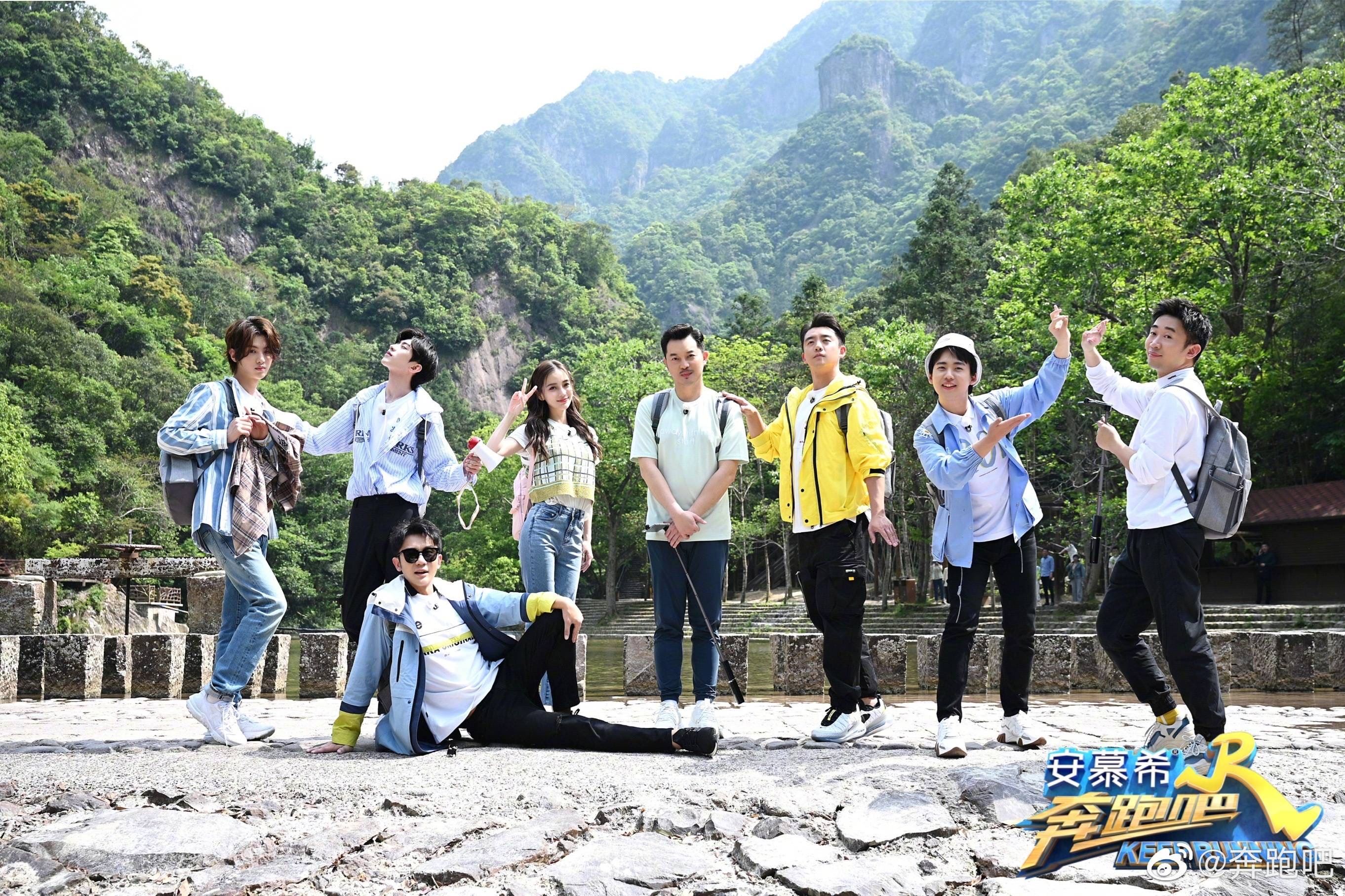 蔡徐坤王嘉尔同框！《奔跑吧》路途照引起网友回忆起「偶像练习生」！