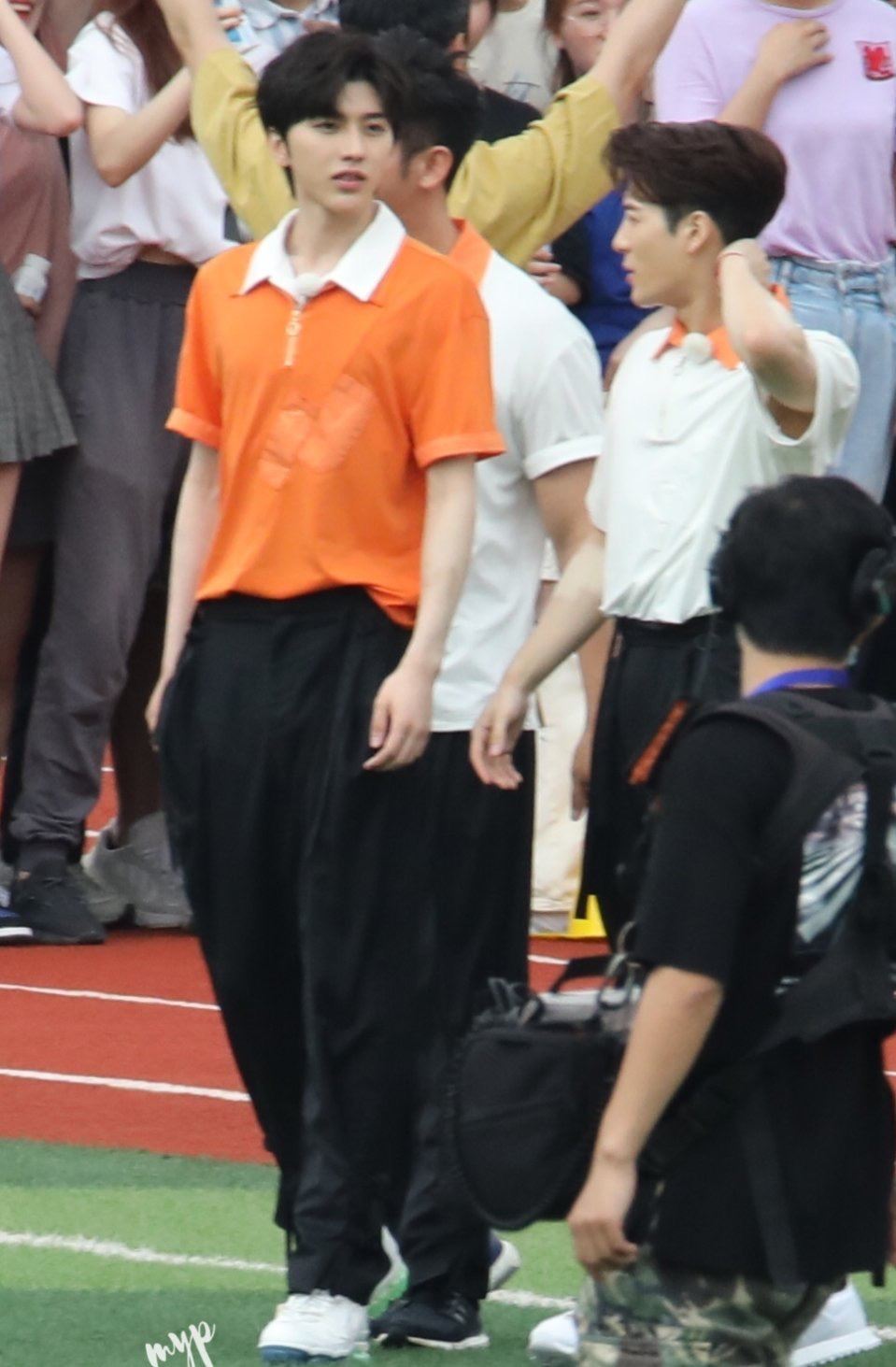 蔡徐坤王嘉尔同框！《奔跑吧》路途照引起网友回忆起「偶像练习生」！