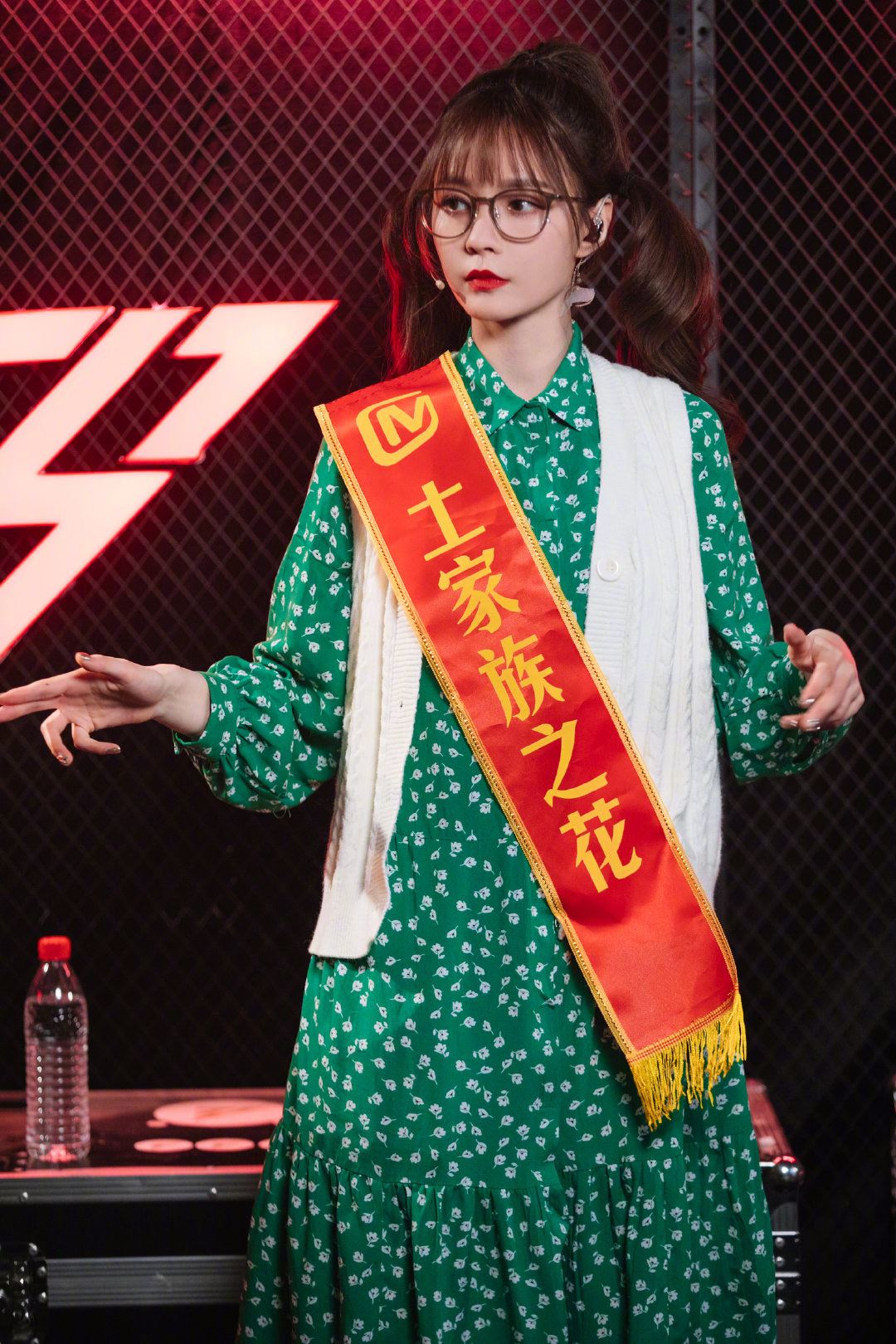 杜海涛为31岁女友沈梦辰庆生，甜蜜造诗告白：我陪你梦想辰真！