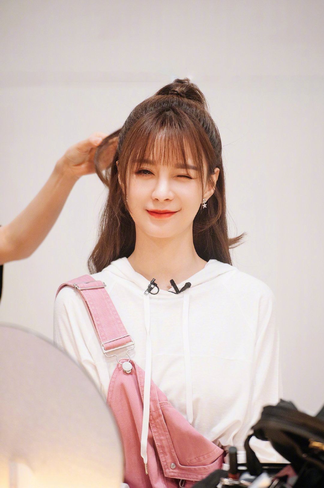 杜海涛为31岁女友沈梦辰庆生，甜蜜造诗告白：我陪你梦想辰真！