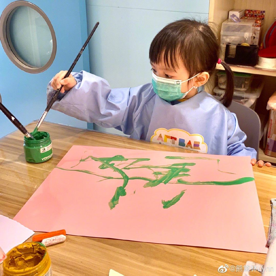 熊黛林的双胞胎女儿又变了？妹妹的身高比姐姐高半个头！