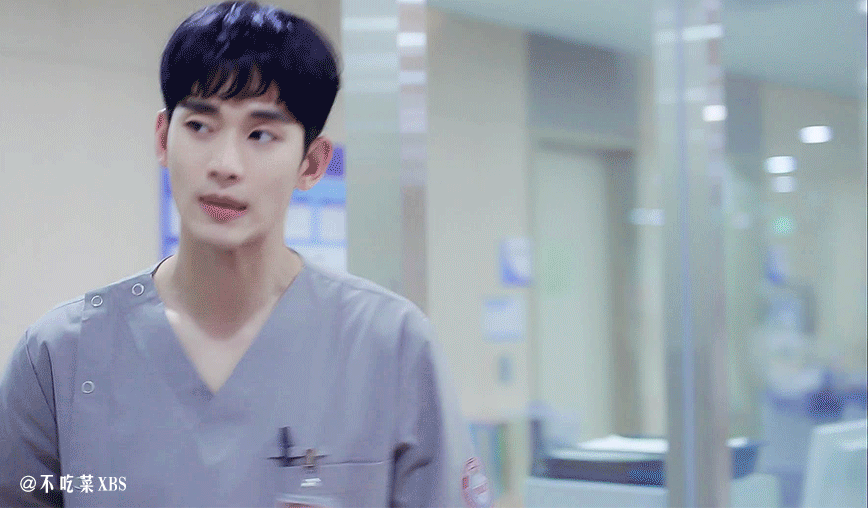 金秀贤新剧首播晒精致腹肌！大秀身材强势回归！