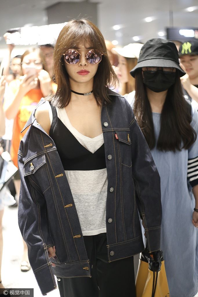 呸姐的放飞时尚再来袭！蔡依林「内衣外穿」大深v晒雪白肌超辣