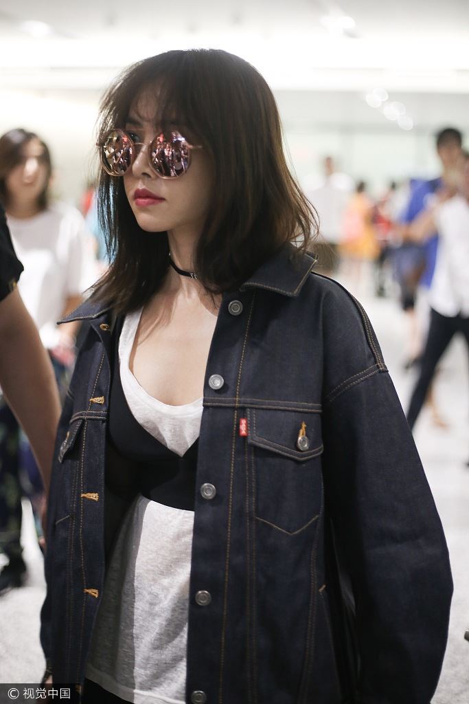 呸姐的放飞时尚再来袭！蔡依林「内衣外穿」大深v晒雪白肌超辣