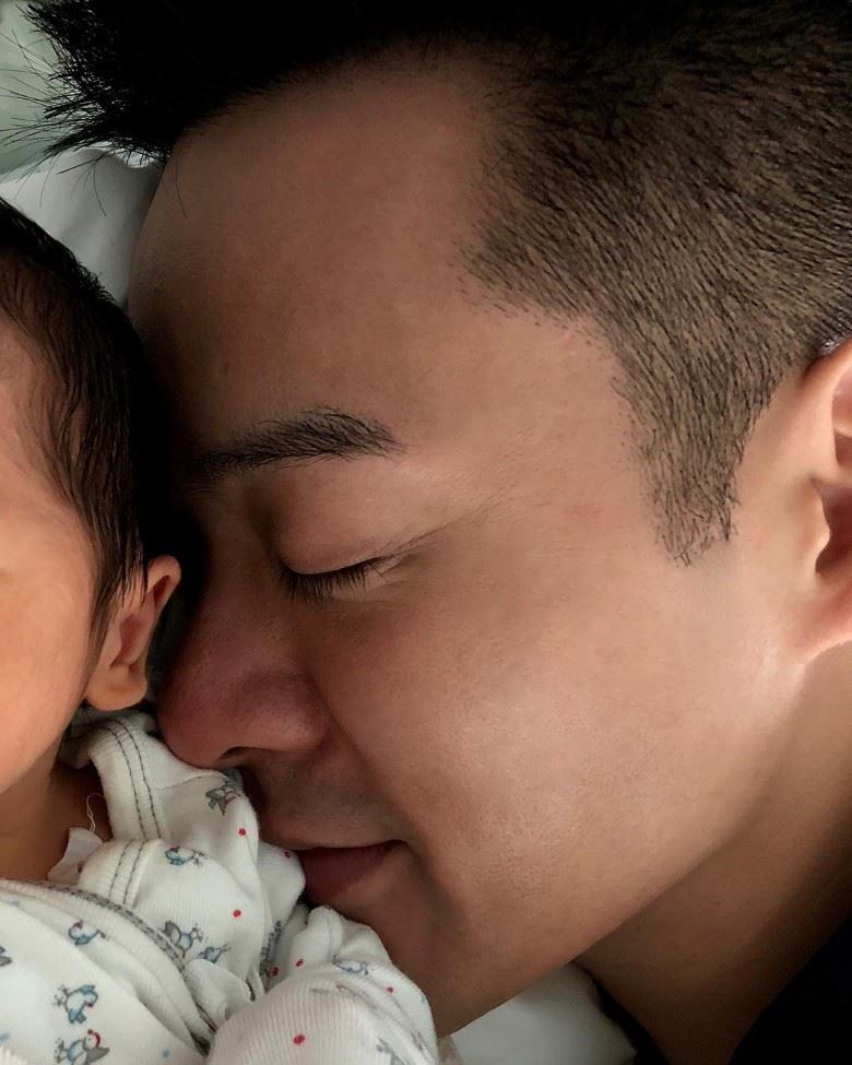 陈智燊儿子出世啦！宋熙年正学习如何喂母乳