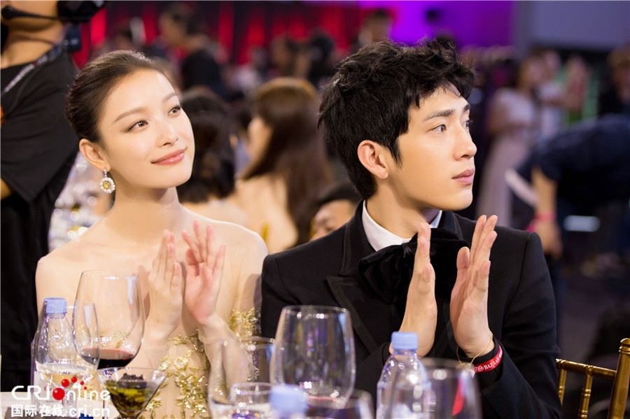 首次公开同框！倪妮亲密靠井柏然 举动甜死人不偿命