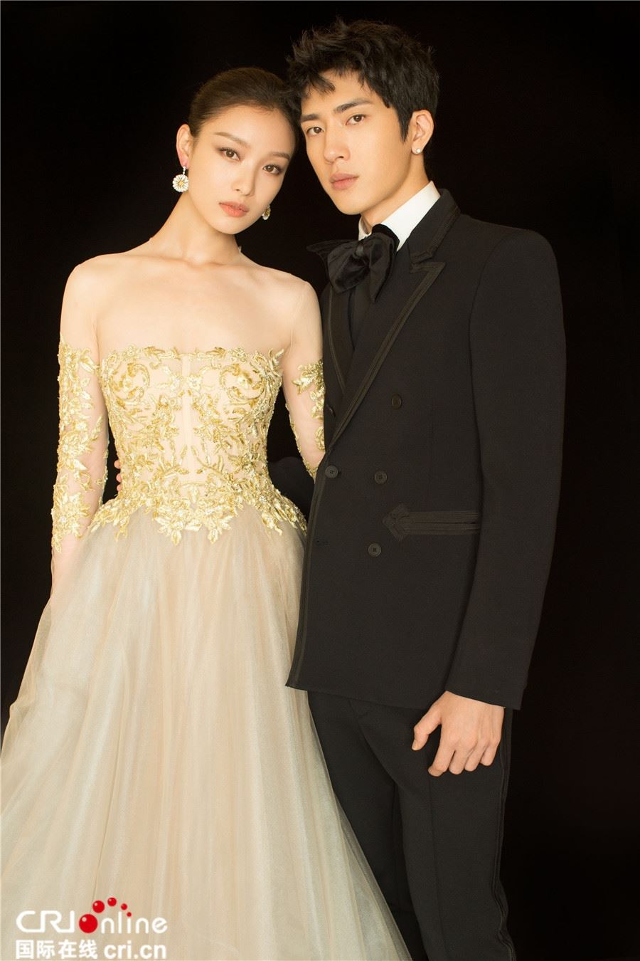 首次公开同框！倪妮亲密靠井柏然 举动甜死人不偿命