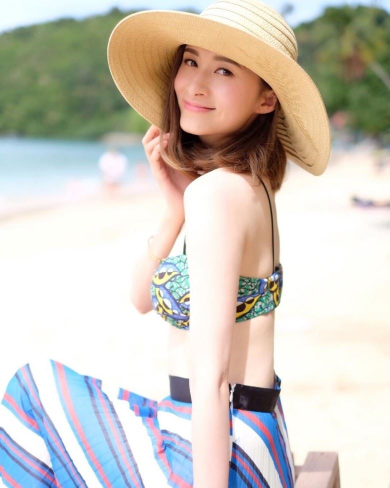 【多图】沈卓盈晒比基尼照啊！大晒纤腰又露美腿