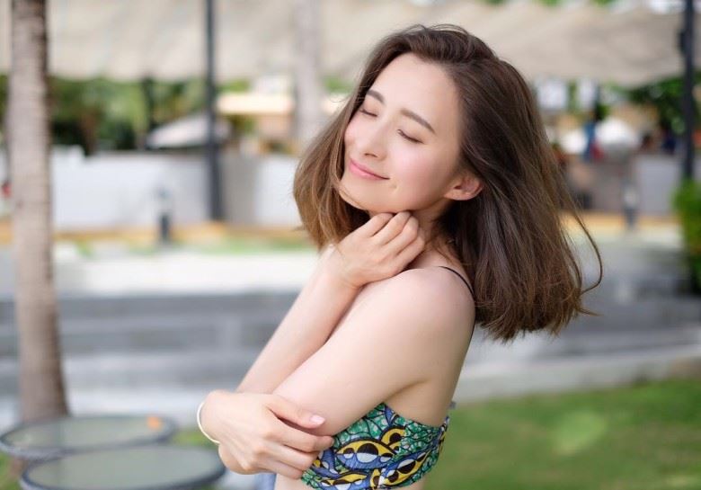 【多图】沈卓盈晒比基尼照啊！大晒纤腰又露美腿