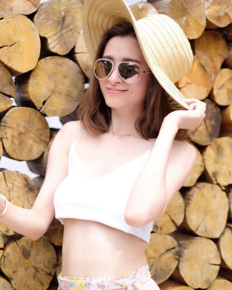 【多图】沈卓盈晒比基尼照啊！大晒纤腰又露美腿