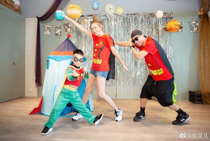 jasper 六岁生日！陈小春应采儿陪儿子 cosplay