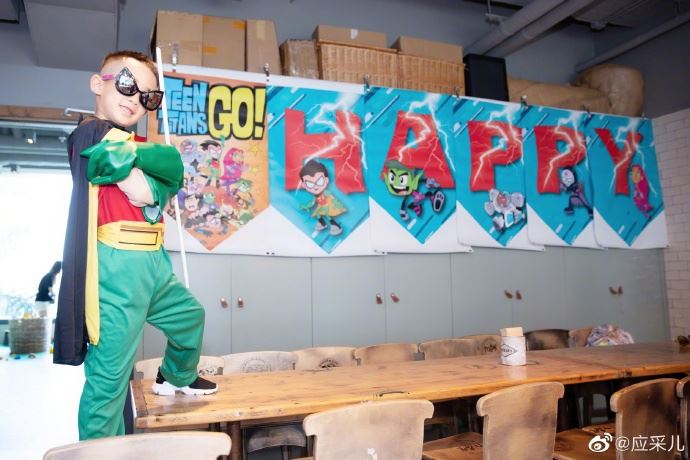 jasper 六岁生日！陈小春应采儿陪儿子 cosplay