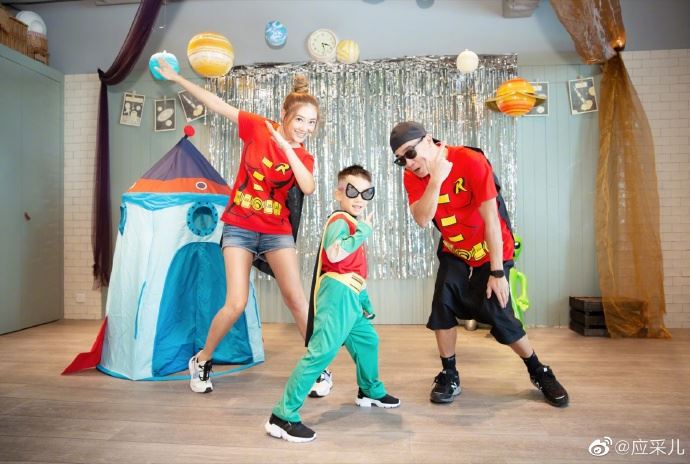 jasper 六岁生日！陈小春应采儿陪儿子 cosplay