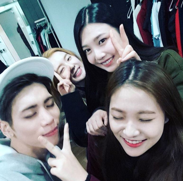 生前ig照片都是她！钟铉最疼爱的师妹站第一排送行