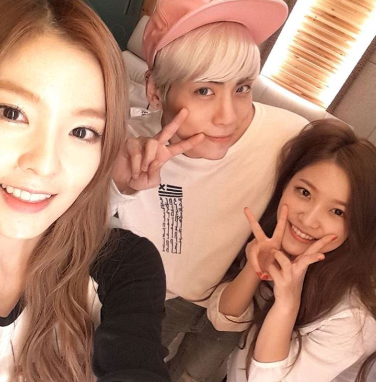 生前ig照片都是她！钟铉最疼爱的师妹站第一排送行