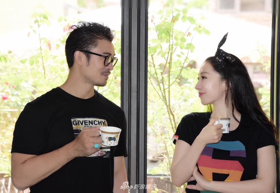 《美女厨房》女神贾晓晨当妈啦！樊少皇晒母女合照秀幸福